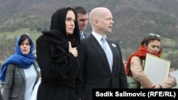 William Hague i Angelina Jolie u Srebrenici, mart 2014.