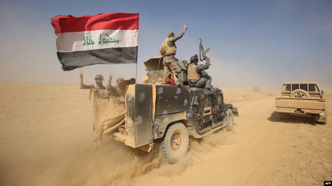 سربازان عراقی در ۳۰ کیلومتری جنوب موصل. ۱۸ اکتبر ۲۰۱۶