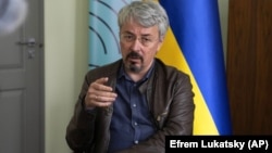 «ТК «Дождь» забезпечує всім необхідним окупантів, яким некомфортно воювати на нашій землі», заявив міністр культури України