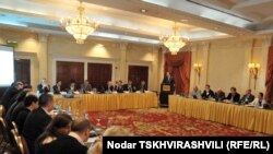 8 ოპოზიციური პარტია დიპლომატებს საარჩევნო კოდექსში შესატან ცვლილებებთან დაკავშირებით შეხვდა