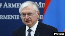 Armenia - Foreign Minister Edward Nalbandian at a news conference in Yerevan, 30May2017.