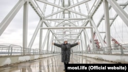 Олег Газманов на строительстве Керченского моста, 2017 год