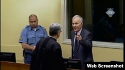 Ratko Mladić sa braniteljem u Hagu, 28. siječanj 2013.