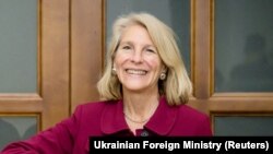 Помошникот државен секретар за европски и евроазиски прашања на САД, Карен Донфрид.