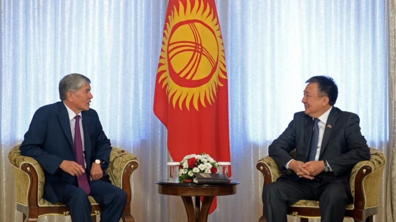 Атамбаев: Асылбек Жээнбековдун парламентте отурганы жакшы жакка алып барбайт