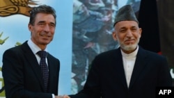 Hamid Karzai və Anders Fogh Rasmussen