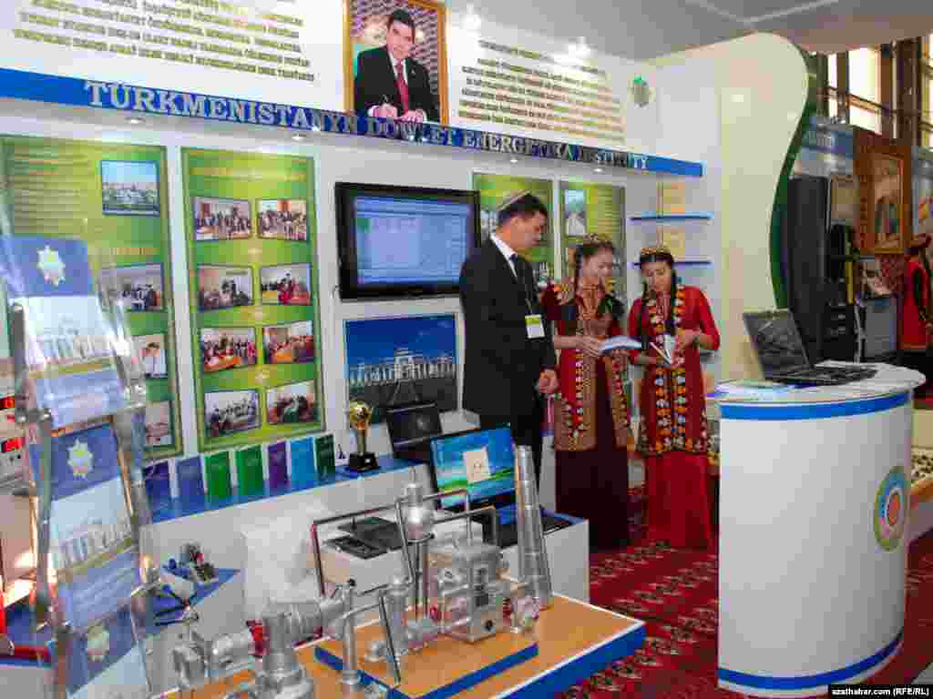 Türkmenistanyň Döwlet energetika institutynyň burçy
