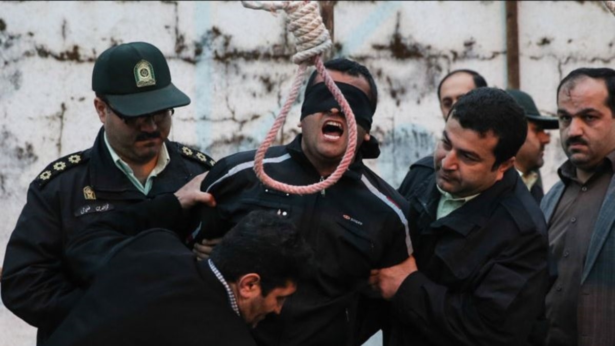 Iranian Killer Pardoned Moments Before Execution 