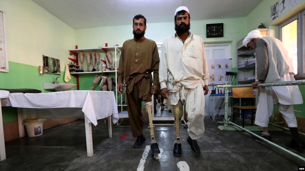 Afghans who were maimed in land mine blasts practice walk with prosthetic limbs at a Red Cross center in Herat. (file photo)