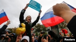 Сторонники Алексея Навального на митинге в Москве. 7 октября 2017 года