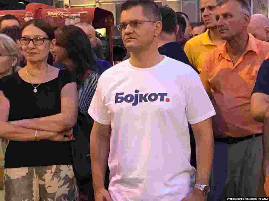 СРБИЈА - Претседателот на Народната партија на Србија, Вук Јеремиќ, изјави дека опозицијата со бојкотот на изборите ќе создаде услови за суштински промени во Србија и тоа за многу пократко време од четири години.