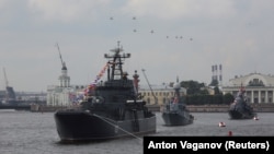The new report says several Russian Navy ships, some equipped with diving or submarine equipment, were seen in the vicinity of the explosions five days prior. (illustrative photo)