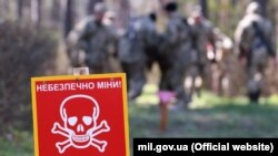 Знак "Опасно мины" на Украине