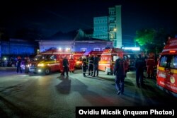 Peste 60 de echipaje de ambulanță și SMURD au fost prezente la Colectiv în noaptea incendiului. Raportul rezultat în urma unei investigații guvernamentale arată că unele protocoale nu au fost respectate și s-a acționat în mod necoordonat.