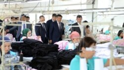 Президент Сооронбай Жээнбеков азыркы жана мурдагы экономика министрлери менен чогуу Бишкек эркин экономикалык аймагын кыдырып жүрөт.
