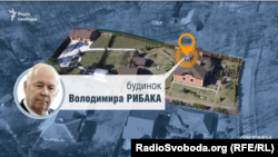 На цьому місці, за словами Рибака, раніше стояв дерев'яний будинок