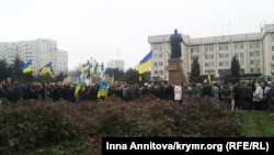Жителі Криму проводять акцію, присвячену 200-річчю від дня народження Тараса Шевченка в Севастополі, 9 березня 2017 року