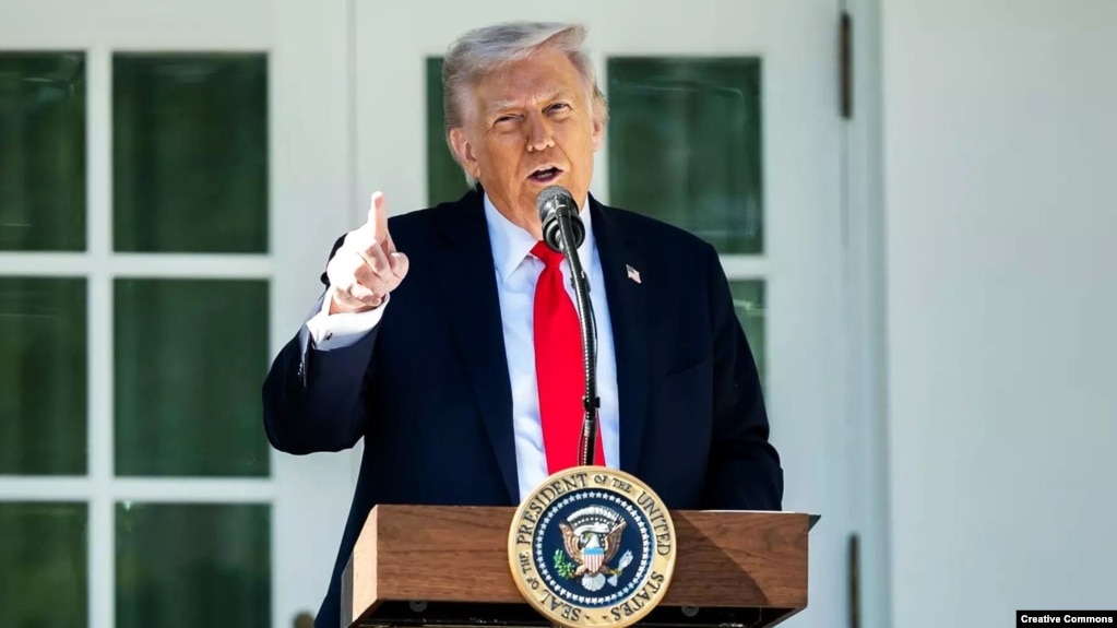 Трамп гуфт, Путин бояд машғули поён додан ба ҷанг бошад, на мушакозмоӣ