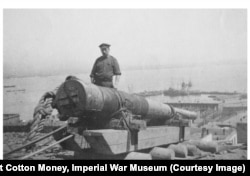 ბრიტანული საზღვაო ქვემეხის მონტაჟი ბაქოს თავზე, 1919 წელი