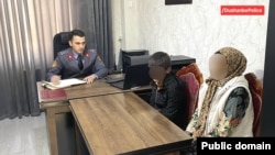 Пулис гуфтааст, ки модар ҷони фарзандашро дар хатар гузошта буд.