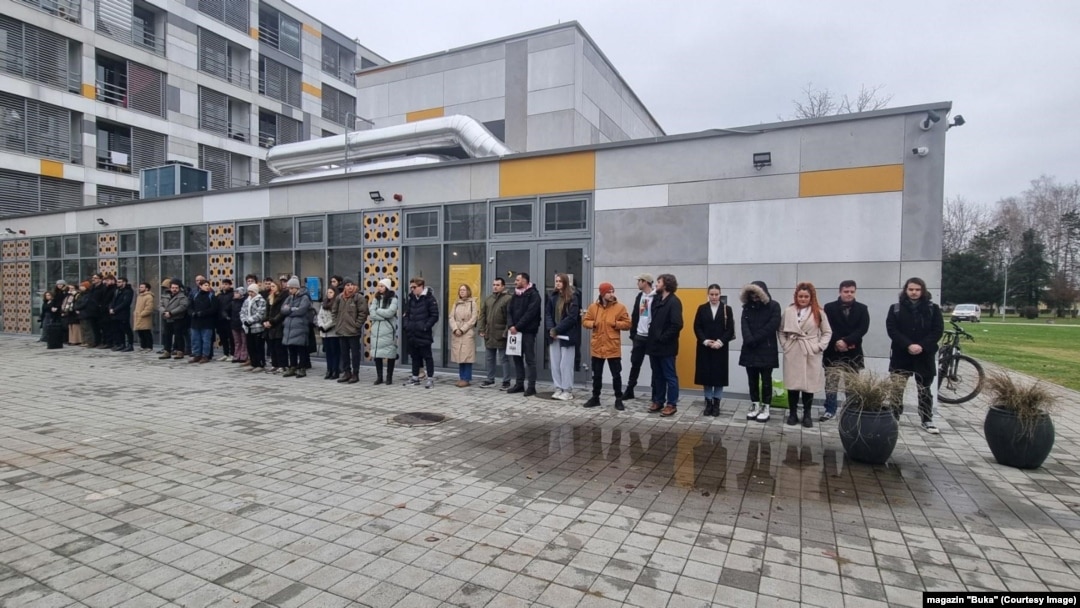 Skup pred zgradom Studentskog kulturnog centra, Banjaluka, 13. decembar 2024. 