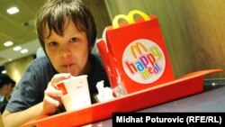 Në njërin nga restorantet e McDonald's-it...