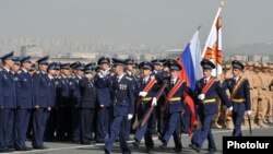 Офицеры ВВС России в Ереване (архив)