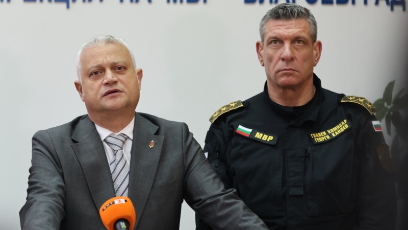 Голямата картина: МВР си гледа работата, а Радев го гледат в ТикТок