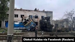 Odessada Rusiyanın hücumu zamanı anbarda vurulmuş qatar.