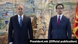 Maqedoni e Veriut: Presidenti i Bullgarisë Rumen Radev dhe Presidenti i Maqedonisë Stevo Pendarovski (Shkup: 26 maj 2021). 