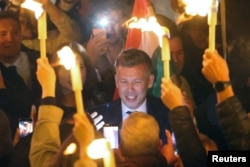 Петер Мадяр, лідер угорської партії «Тиса», святкує перемогу на виборах. Будапешт, Угорщина, 12 квітня 2026 року