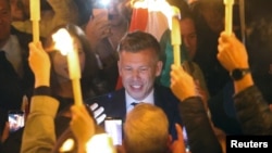 Фамилия венгерского победителя «Мадьяр» — самоназвание венгров. На фото: Петер Мадьяр, лидер оппозиционной партии «Тиса», празднует победу на парламентских выборах. Будапешт, 12 апреля 2026 года.