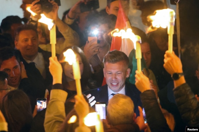 Partia opozitare Tisza, e udhëhequr nga 45-vjeçari Péter Magyar, korri një fitore dërrmuese në zgjedhjet parlamentare të Hungarisë. Foto: Reuters, 12 prill 2026