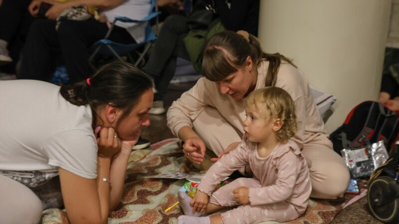 Kiyev sakinləri Rusiya dronlarından metroda gizlənirlər