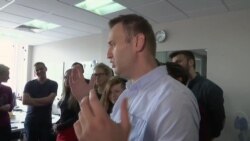 В России Навальный вышел на свободу после 25 суток ареста (видео)