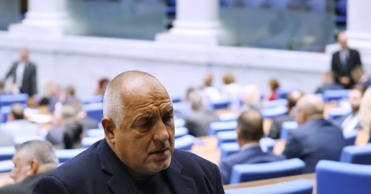 Работата на парламента и Министерския съвет (МС) беше блокирана в