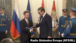 Vučić uručuje orden Mileru, Beograd