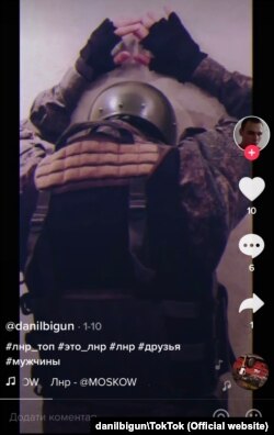 На більшості відео курсант з ніком danilbigun одягнений у військову форму