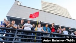 Митинг в поддержку кандидата в губернаторы Приморского края от КПРФ Андрея Ищенко