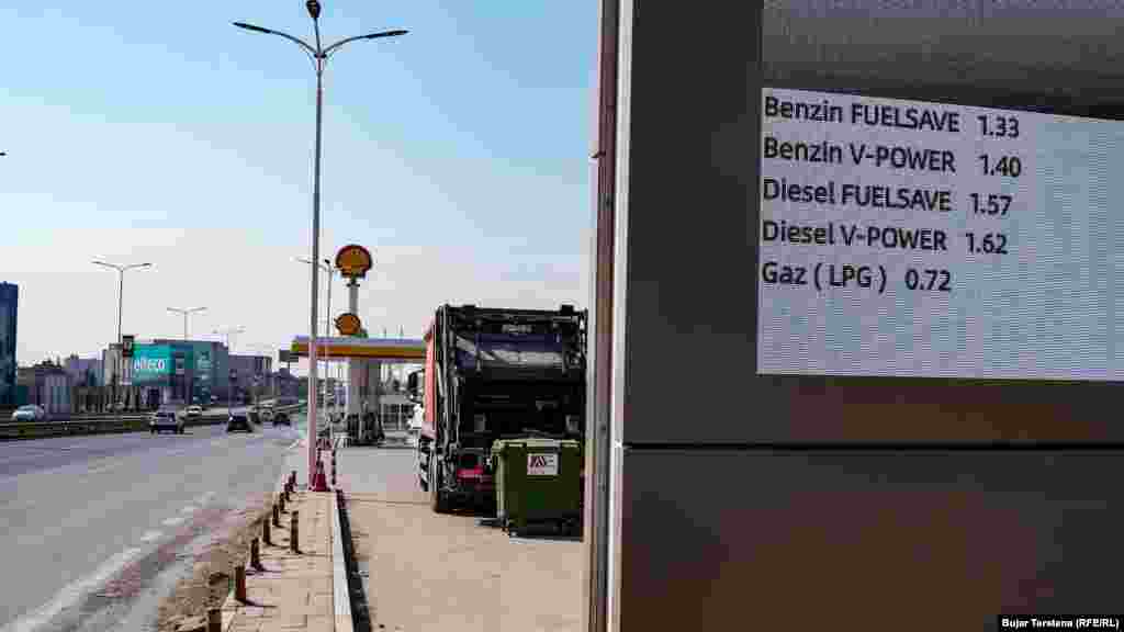 Teksa konflikti po vazhdon në Lindjen e Mesme, transporti detar përmes Ngushticës së Hormuzit ka rënë në mënyrë drastike.Rreth 20 për qind e sasisë së përgjithshme të naftës së lëngshme natyrore (LPG) që shfrytëzohet nëpër botë, qarkullon përmes kësaj ngushtice.Raportohet se SHBA-ja pritet të prezantojë një koalicion për shoqërimin e anijeve përmes Ngushticës së Hormuzit.