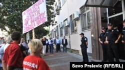 Funkcioneri DF-a Andrija Mandić i Milan Knežević dolaze pred Viši sud u kojem se održava suđenje u slučaju "Državni udar", Podgorica, fotoarhiv