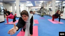 حکومت طالبان زفتن زنان را به ورزشگاه‌ها و محلات تفریحی ممنوع ساخته و در حال حاضر یگانه کلپ یوگا در کابل نیز تعطیل است