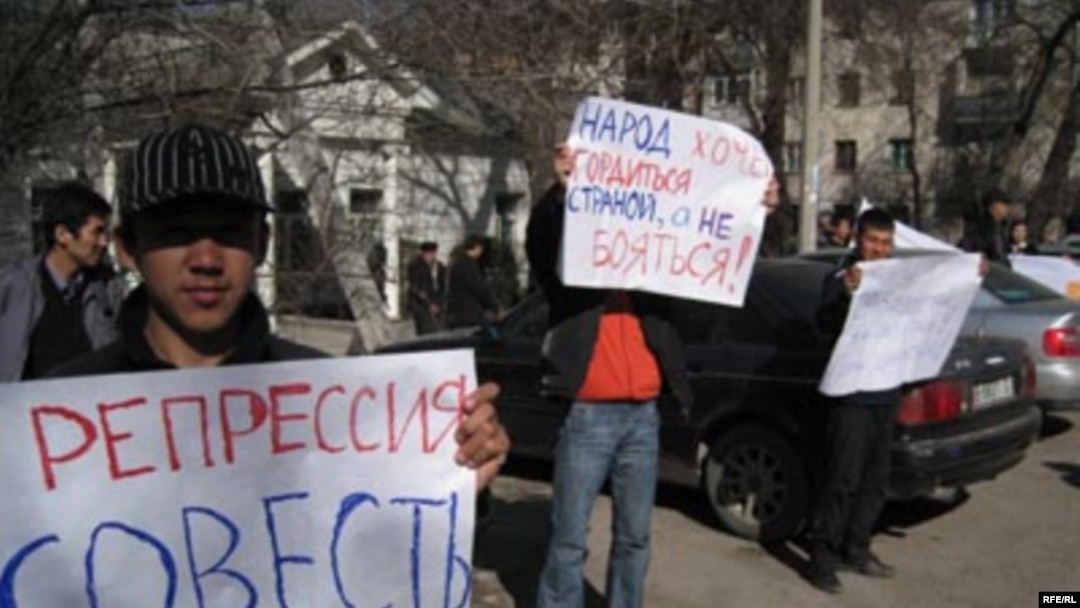 Kyrgyz protests in support of opposition leader Alikbek Jekshenkulov