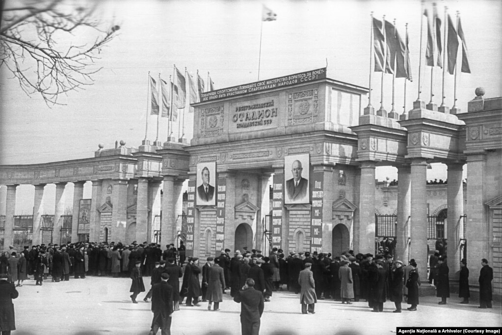 Stadionul Republican, deschis în 1952, a fost un stadion multifuncțional din Republica Moldova, unde au jucat echipele Zimbru Chișinău, Dacia Chișinău și naționala de fotbal a Moldovei. A găzduit 17 finale ale Cupei Moldovei și două finale ale Cupei Federației de Fotbal a URSS. În 2007, stadionul a fost demolat pentru că nu mai îndeplinea standardele FIFA și UEFA, urmând să fie construit un stadion modern. Terenul a fost vândut guvernului SUA pentru construirea noii ambasade americane, iar porțile stadionului vor fi restaurate, împreună cu crearea unui parc public, care va reveni statului după finalizarea construcției.