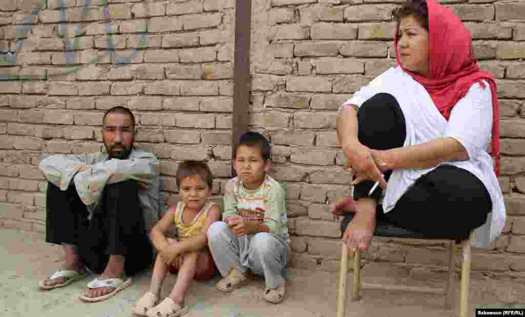 Laila Haidari with patients.