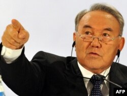 Нурсултан Назарбаев выступает на саммите ОБСЕ. Астана, 3 декабря 2010 года.