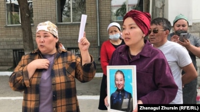 Кішкентай әпкесі өз інісінің порнографиясына спермы жіберді