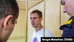 A prison guard arrested in connection with a case involving the alleged torture of prisoner Yevgeny Makarov is shown in court on July 25.