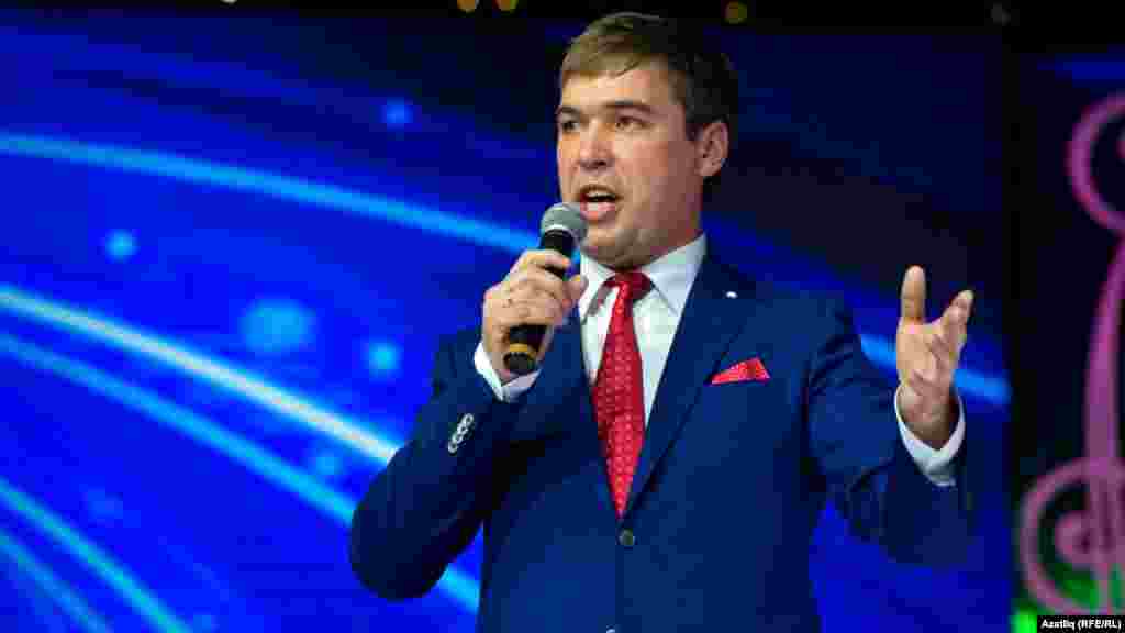 "Татар моңы-2015" бәйгесенең жюри вәкиле, җырчы Филүс Каһиров