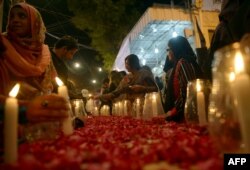 مردم پاکستان در سوگواری قربانیان حمله در پیشاور